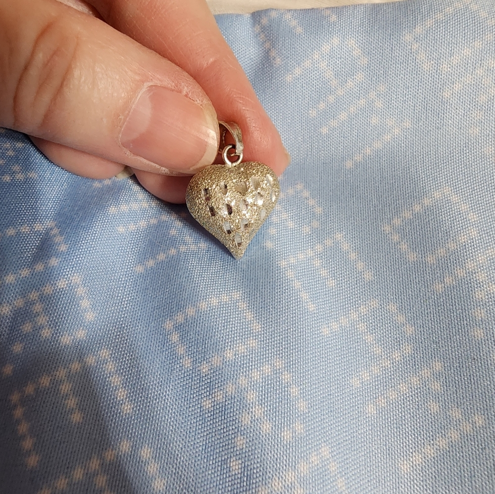 Zales 10k Solid White Gold Puffed Heart Pendant. Valentines Day 💝
